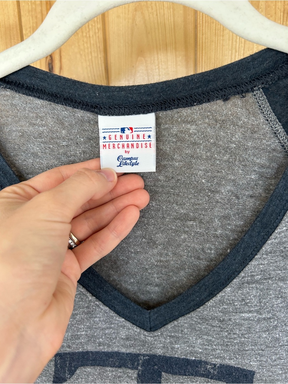 Women’s Minnesota Twins Gray & Navy V‑Neck  Size S/M? - Picture 2 of 6